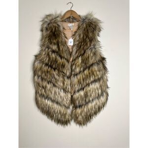 Main Strip Life is Wild Sleeveless Faux Fur Vest Size Small